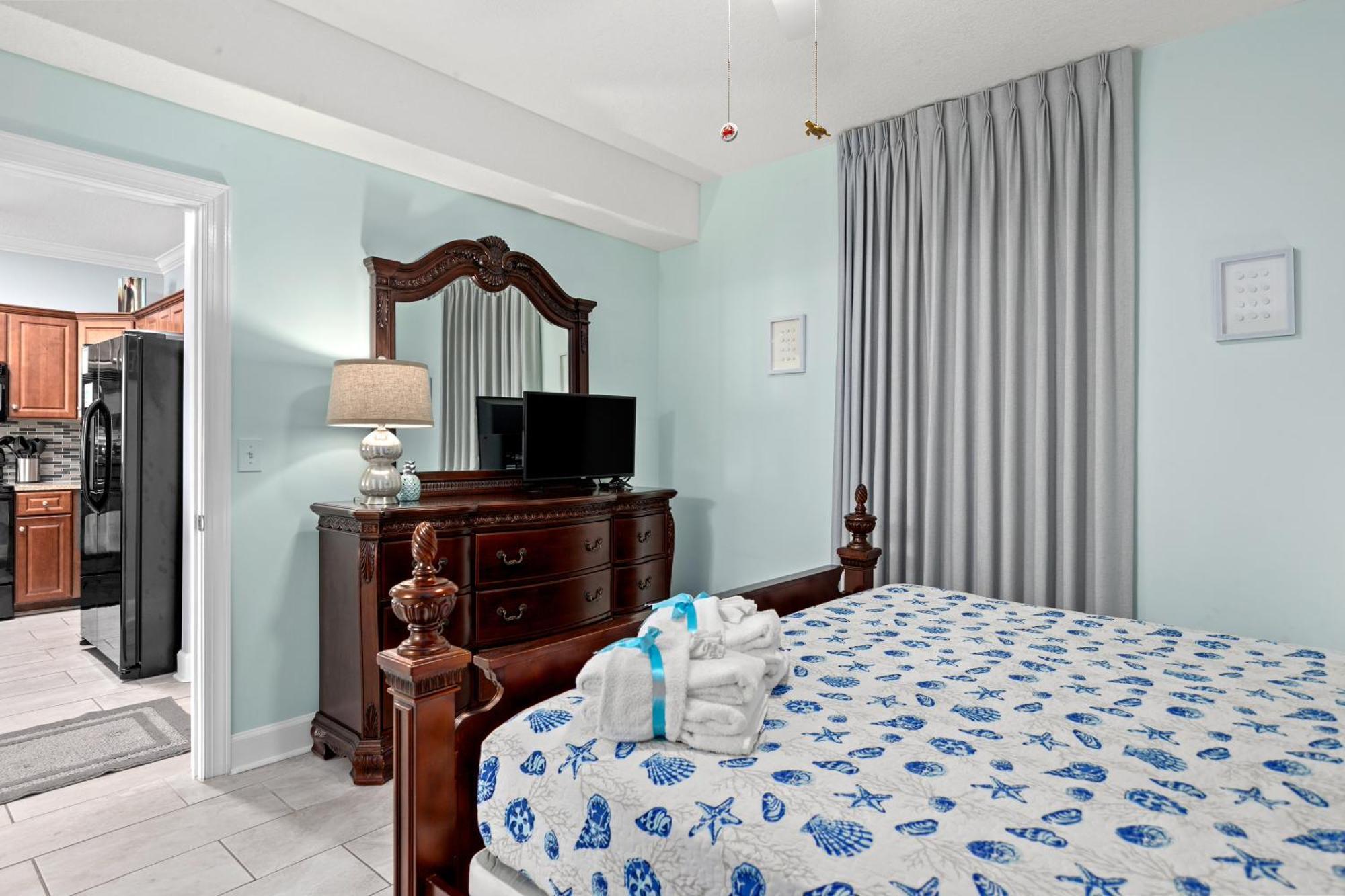 New Property! Vacation Right On The Gulf In & Seafoam Sleeps 6! Holiday home Panama City Beach